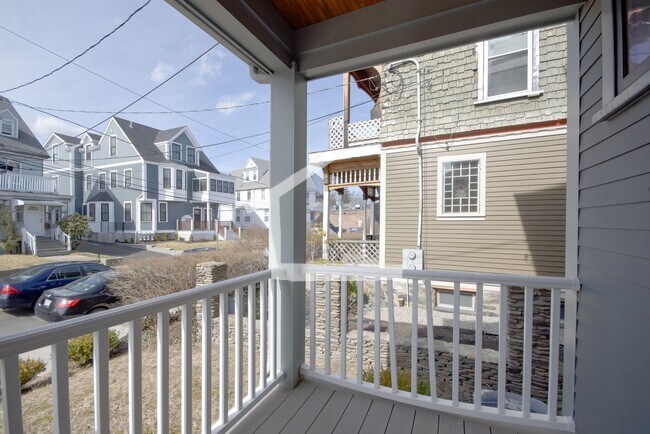 Foto del edificio - Three bedroom + three bathroom in Allston