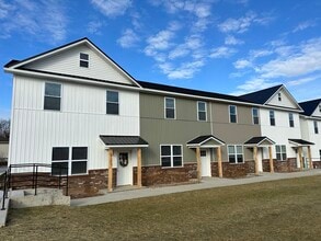 Building Photo - 1895 Maple Tree Ln