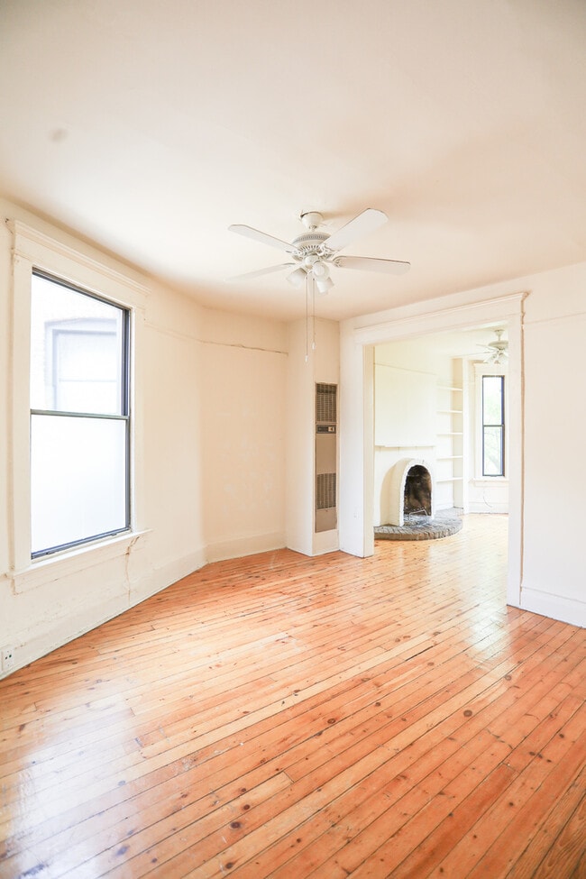 Building Photo - 836 W Cornelia Ave