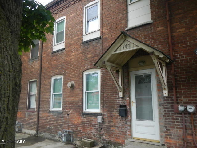 Primary Photo - 182 Columbia St