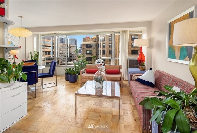 Foto del edificio - Light & bright view 1 bed 1 bath condo First Hill