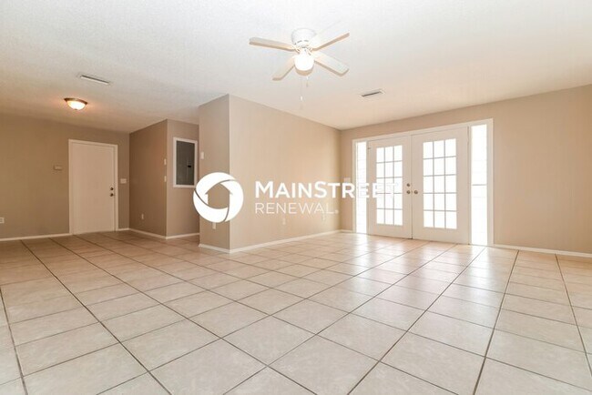 Building Photo - 3 Bedroom Pet-Friendly Home in Spring Hill, FL with Main Street Renewal