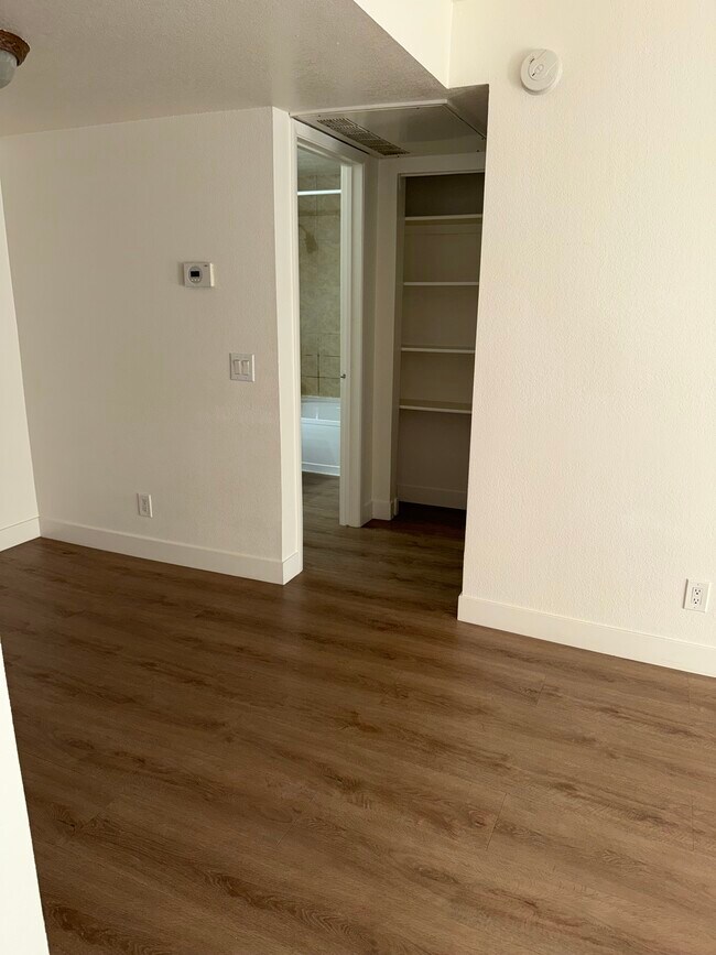 Foto del edificio - 4200 S Valley View Blvd