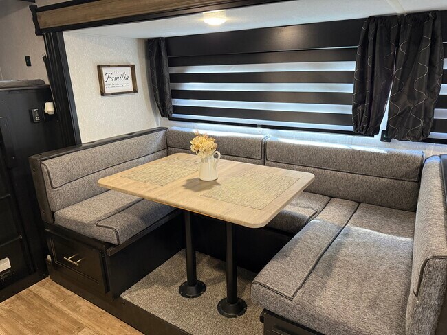 Foto del edificio - 48 Enos Dr