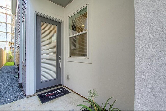 Foto del edificio - Stunning 3 Bedroom Townhome!