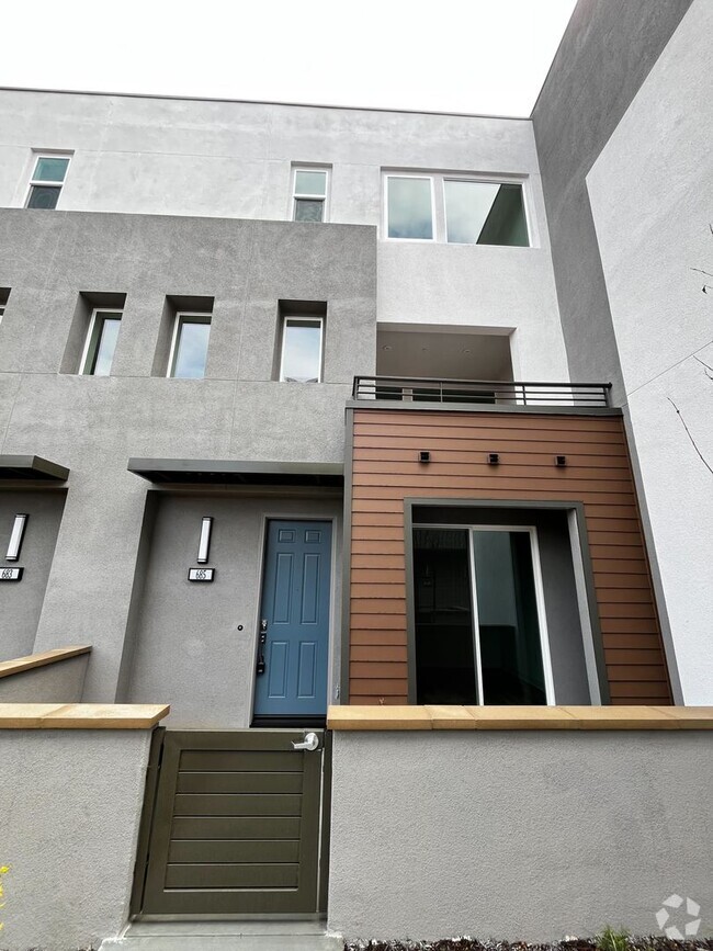 Building Photo - 685 S Lyon St