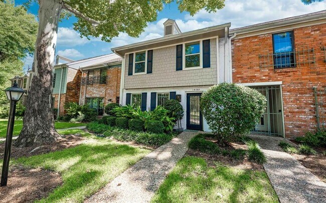 Building Photo - 10307 Briar Forest Dr