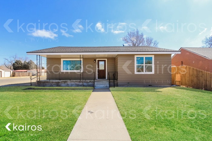 Primary Photo - 401 S Meredith Ave.