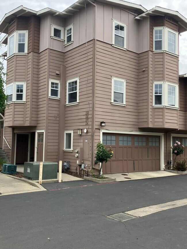 150 Valley Oak Dr, Napa, CA 94558 Townhome Rentals in Napa CA