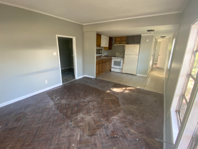 Building Photo - 3322 Pine Needle Dr