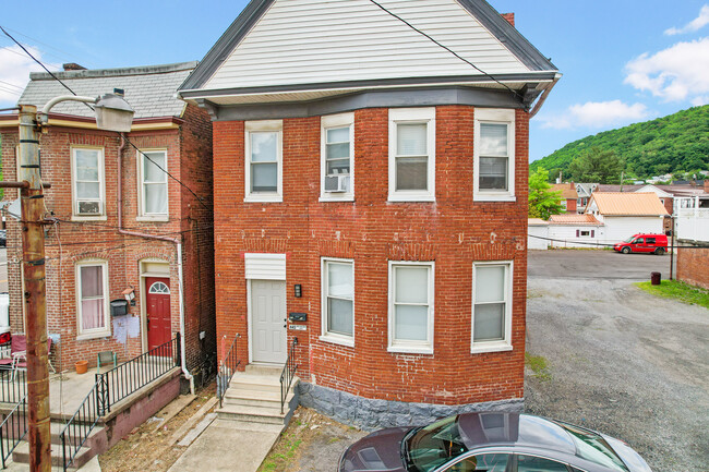 Outside View of Apartment - 445 N Mechanic St