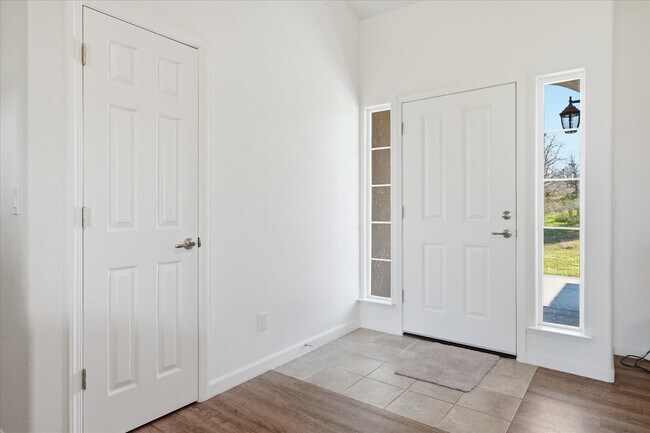 Building Photo - 30535 Rd 400