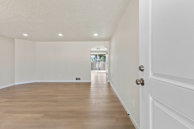 Building Photo - 16911 7th Ave E