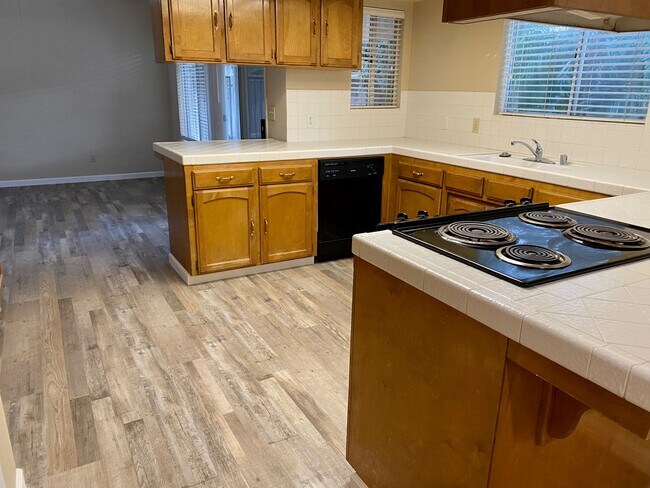 Foto del edificio - $2,150 Perrin & Maple, 3 Bedroom Home - E....