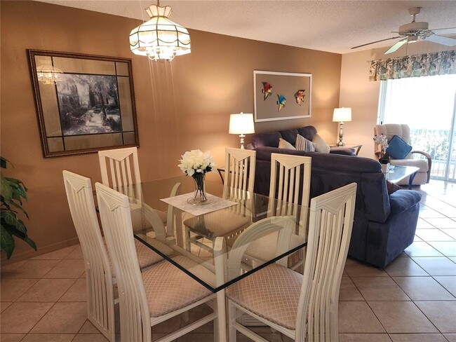 Foto del edificio - 6503 Stone River Rd