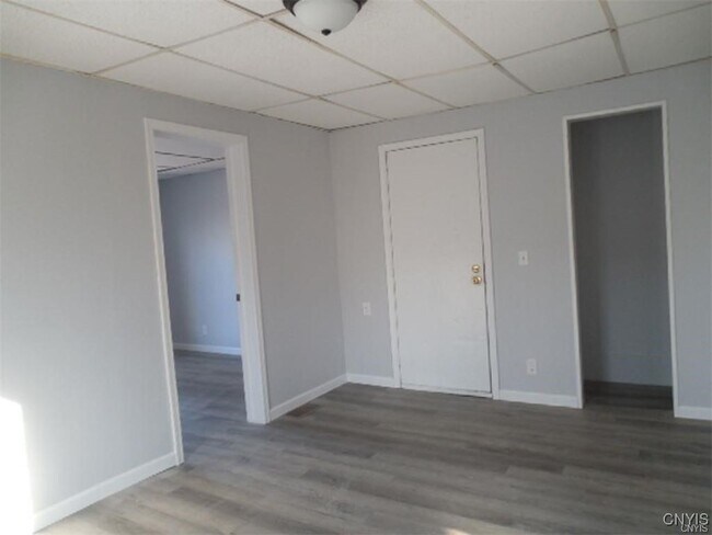 Foto del edificio - 227 W Main St