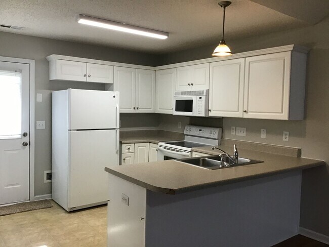 Building Photo - 3 Bedroom Condo off McConnells Hwy!  ***RE...