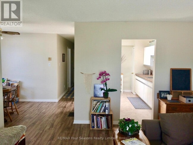 Photo du bâtiment - 75 Telfer Rd