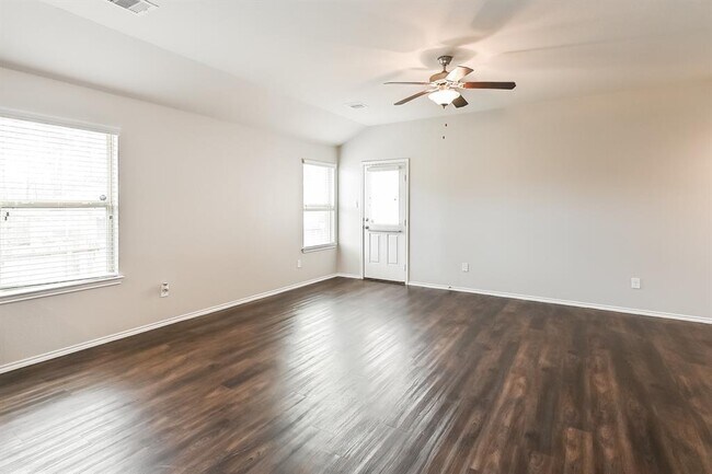 Foto del edificio - 14005 Lake Cres Dr