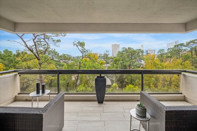 Foto del edificio - 49 Briar Hollow Ln