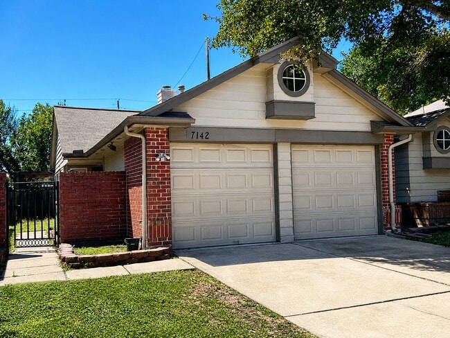 Building Photo - 7142 River Garden Dr