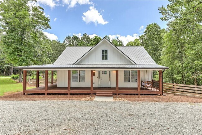 Building Photo - 623 Sweetwater Creek Dr
