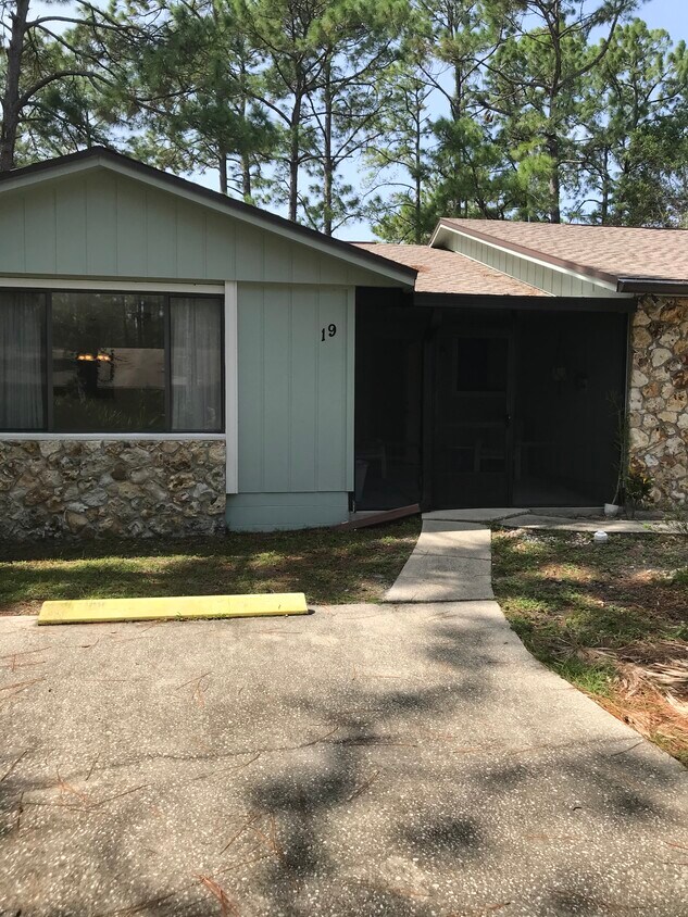 Primary Photo - 19 Lakepoint Cir