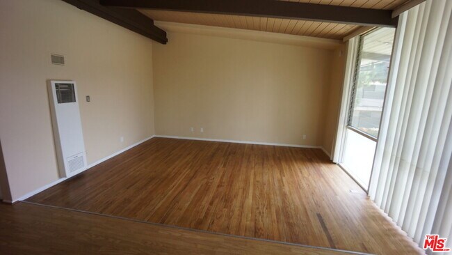 Foto del edificio - 11133 ROSE Ave