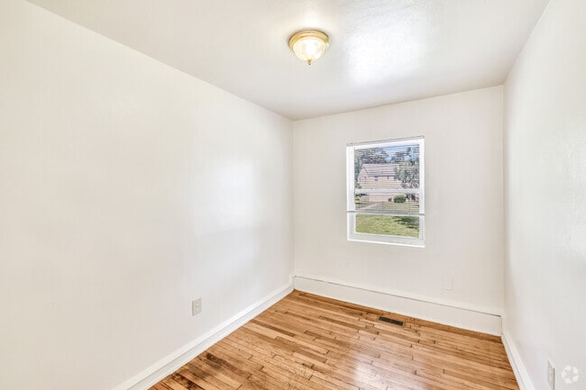 Layfette / Dogwood - 2BR, 1BA - 875SF - Dining Room - Riverpoint