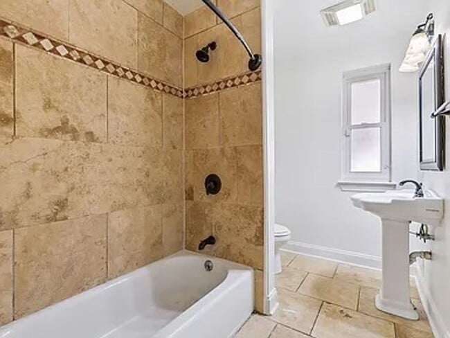 Building Photo - This spacious property offers a comfortabl...