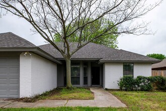 Building Photo - 709 Parkview Dr