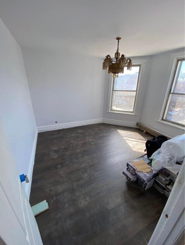 Building Photo - 244 Rue Villeneuve