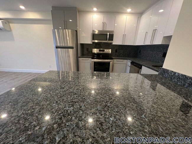 Foto del edificio - 1028a Commonwealth Ave