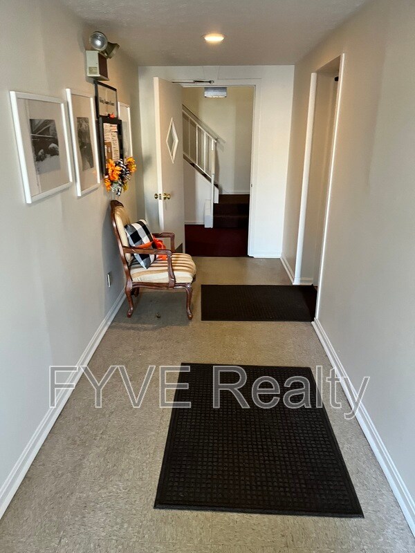 Building Photo - 1155 Charter Oak Ln