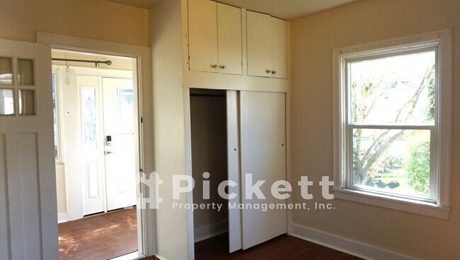 Foto del edificio - 1 Bedroom CLOSE to PSNS