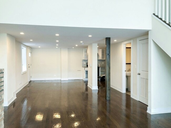 Building Photo - 1208 W Wrightwood Ave