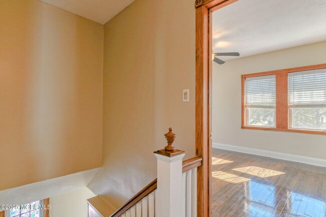 Building Photo - 705 7th Ave