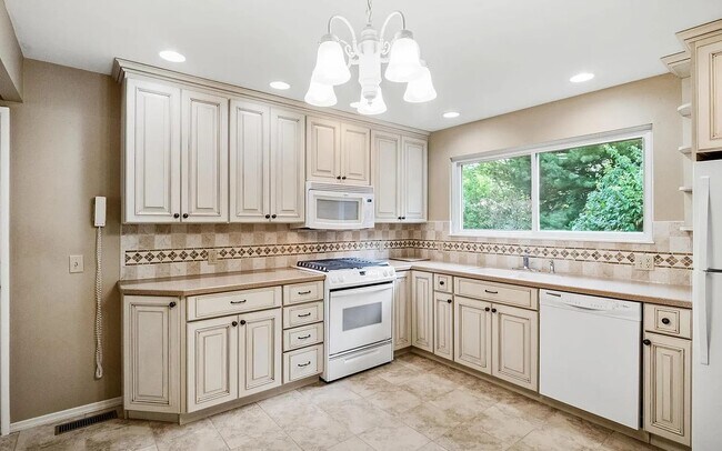 Foto del edificio - 3375 Brunswick Dr