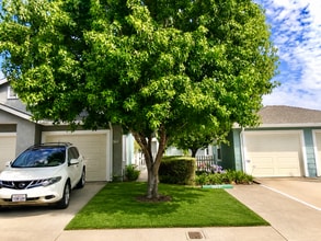 Building Photo - 911 Bluebell Way