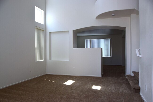 Building Photo - SOUTHWEST - SOUTHERN TERRACE 4 BEDROOM HOME