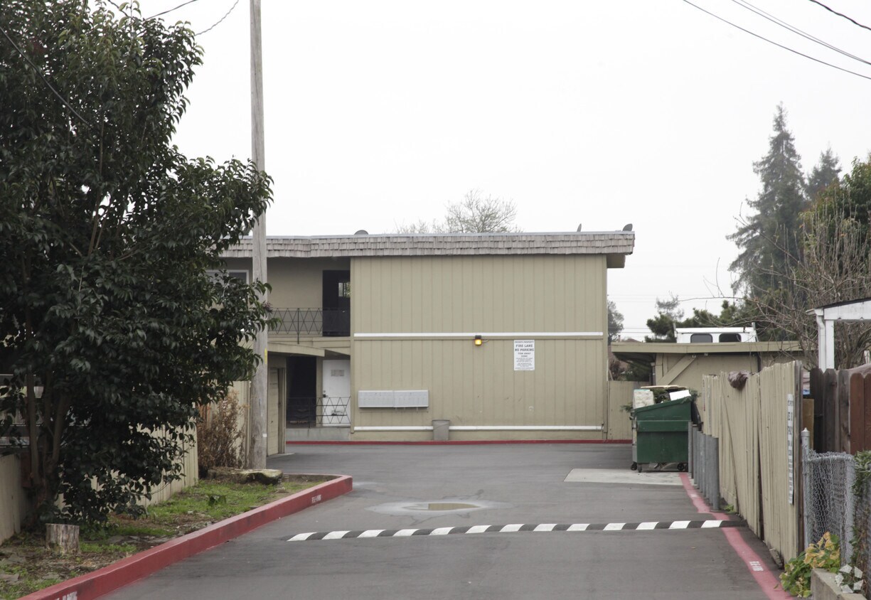 Foto del edificio - 21641 Montgomery St