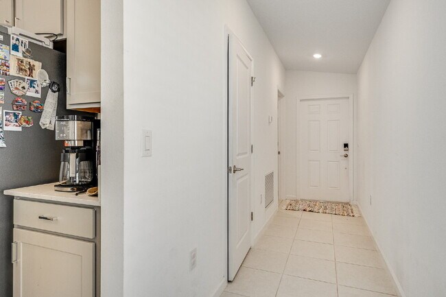 Building Photo - 3/2 in gated Tillman Lakes!