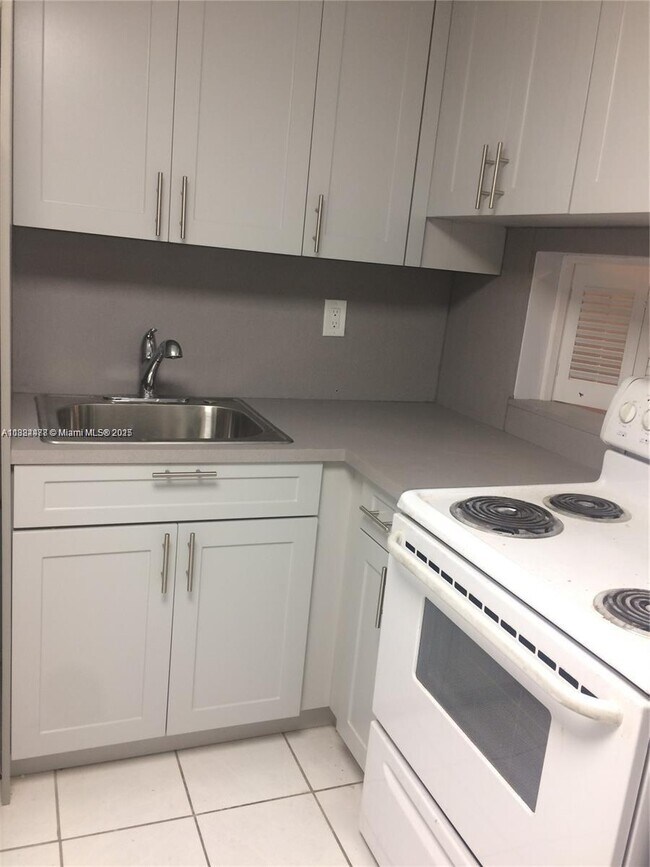 Foto del edificio - 2859 Leonard Dr