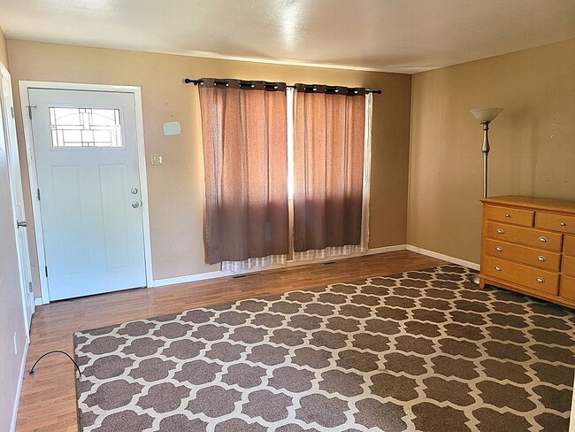 Building Photo - ALL PROSPECTIVE TENANTS MUST SUBMIT A $58 ...