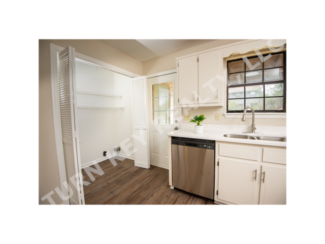 Building Photo - Townhouse for rent in Grayson Valley **ACC...