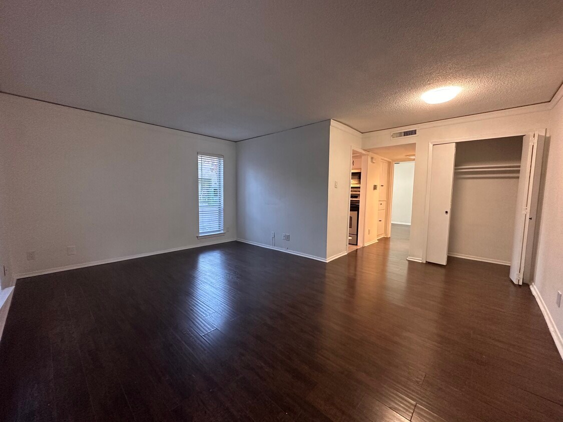 4330 Bowser Ave Unit 106, Dallas, TX 75219 Condo for Rent in Dallas