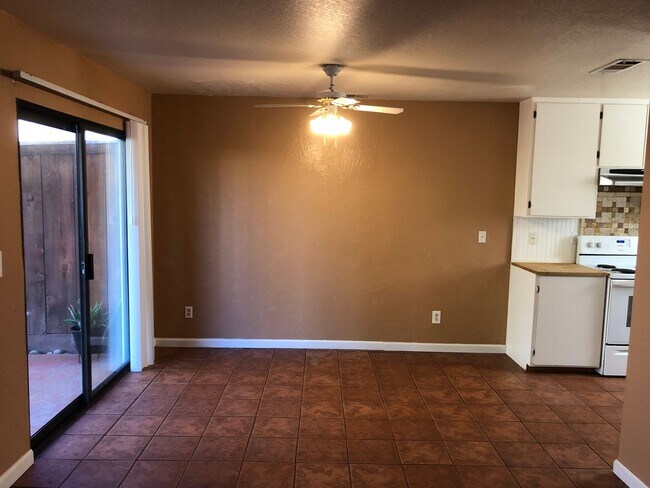 Building Photo - 1123 Cedar Creek Dr. #4, Modesto, CA 95355