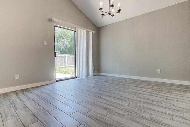 Foto del edificio - 1603 Dale Cove