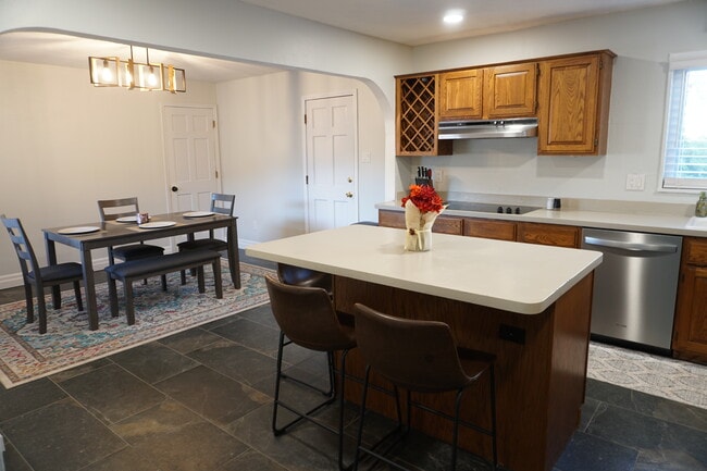 Building Photo - 10108 Chapala Ct NE