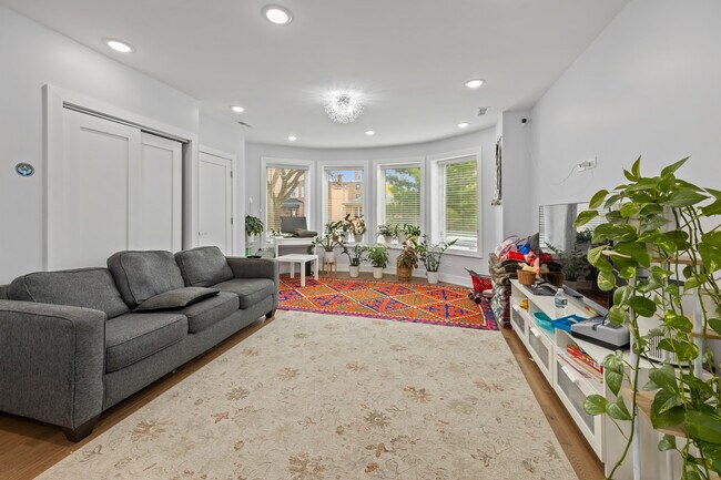 Foto del edificio - 2550 W Balmoral Ave